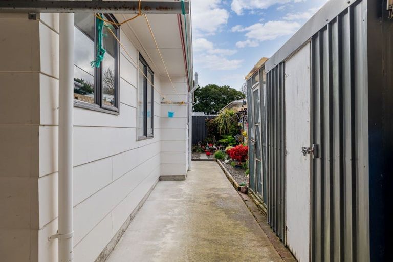 Photo of property in 1 Pinedale Parade, Milson, Palmerston North, 4414
