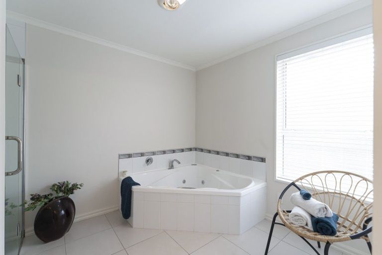 Photo of property in 11 Hoihere Place, Parklands, Christchurch, 8083