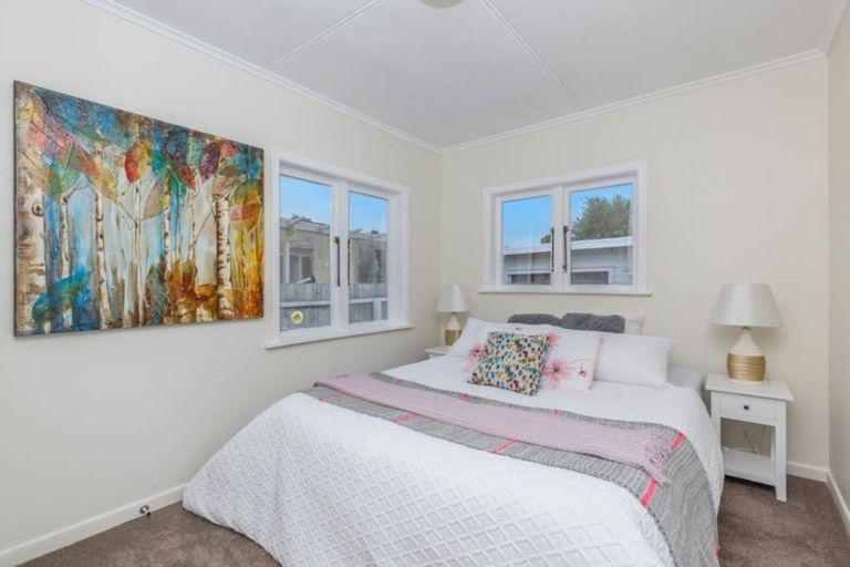 Photo of property in 1/87 Nile Road, Milford, Auckland, 0620