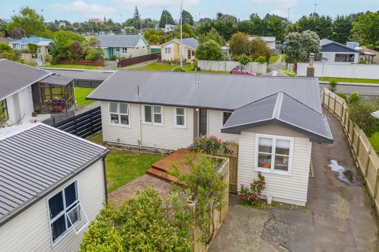 Photo of property in 21 Mazengarb Road, Paraparaumu Beach, Paraparaumu, 5032