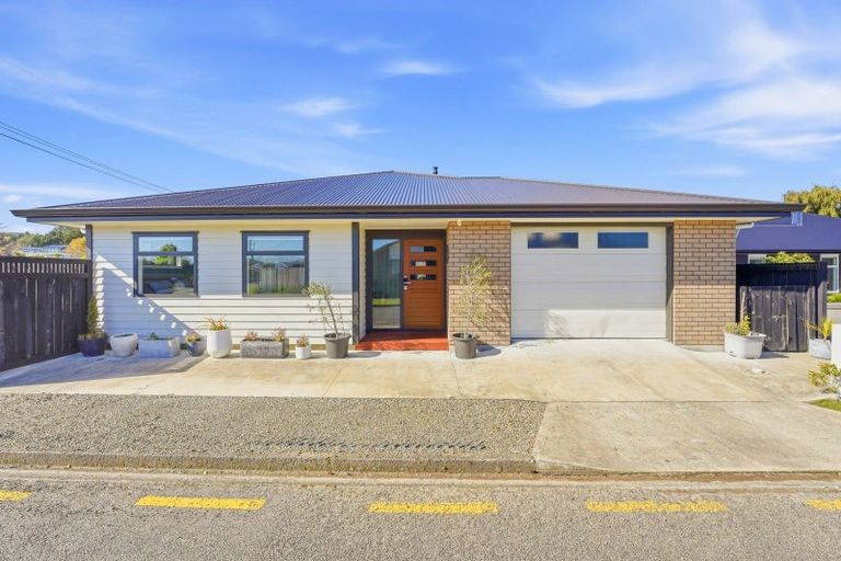 Photo of property in 1 Kauri Place, Pahiatua, 4910