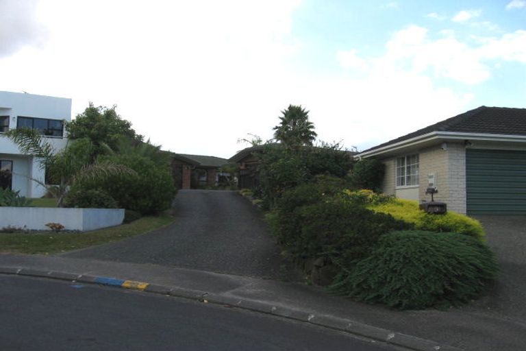 Photo of property in 11 Javelin Place, West Harbour, Auckland, 0618
