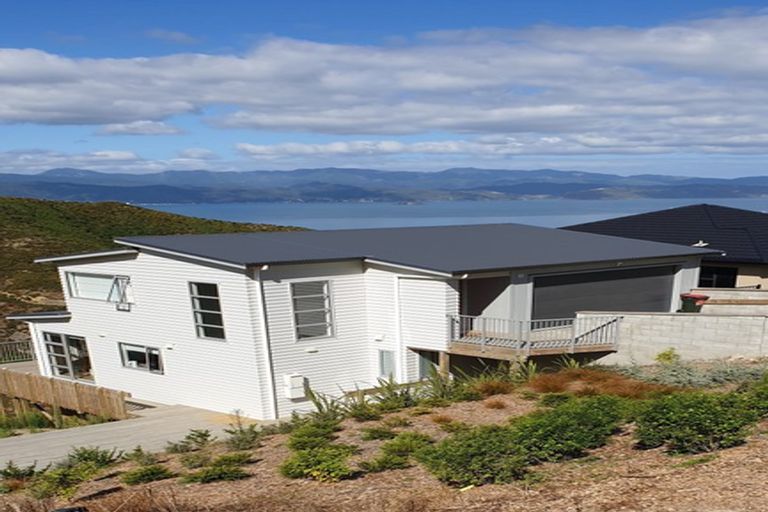 Photo of property in 25 Grumman Lane, Newlands, Wellington, 6037