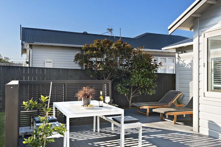Photo of property in 17 Palm Avenue, Lyall Bay, Wellington, 6022