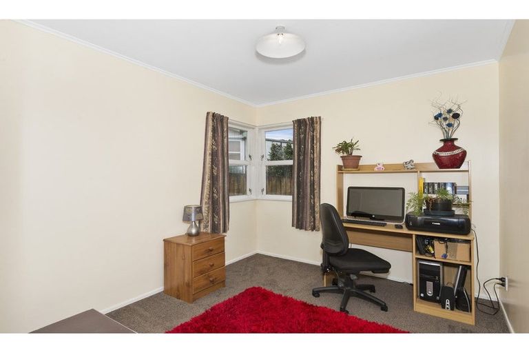 Photo of property in 22 Manapouri Place, Pakuranga Heights, Auckland, 2010