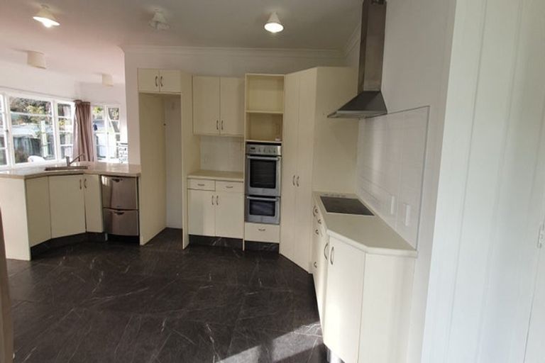 Photo of property in 2 Karu Crescent, Waikanae, 5036