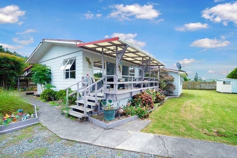Photo of property in 2 Tapu Road, Huapai, Kumeu, 0810