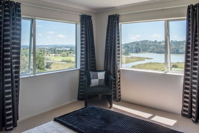 Photo of property in 84 Kittiwake Drive, Schnapper Rock, Auckland, 0632