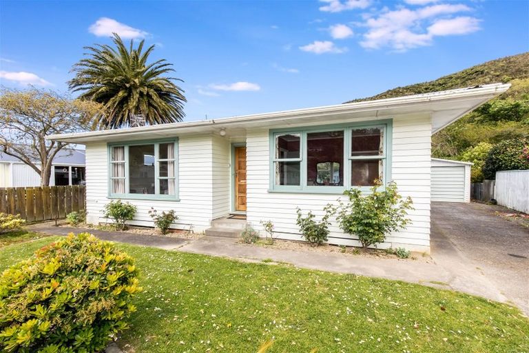 Photo of property in 41 Parenga Street, Wainuiomata, Lower Hutt, 5014