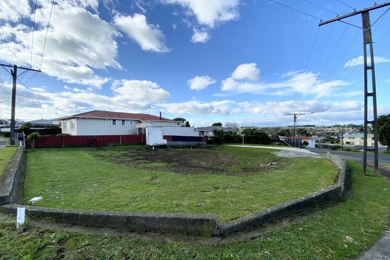 Photo of property in 12a&b Hughson Street, Waitara, 4320