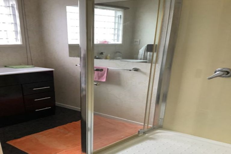 Photo of property in 1/8 Pupuke Road, Hillcrest, Auckland, 0627