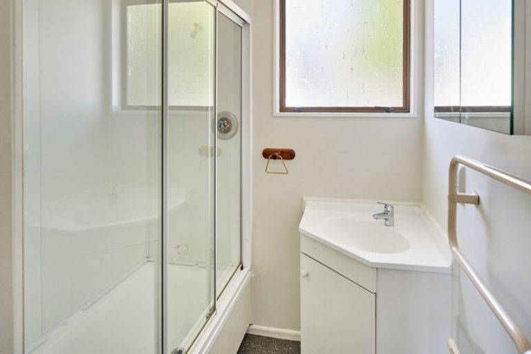 Photo of property in 31 Omapere Street, Whitby, Porirua, 5024