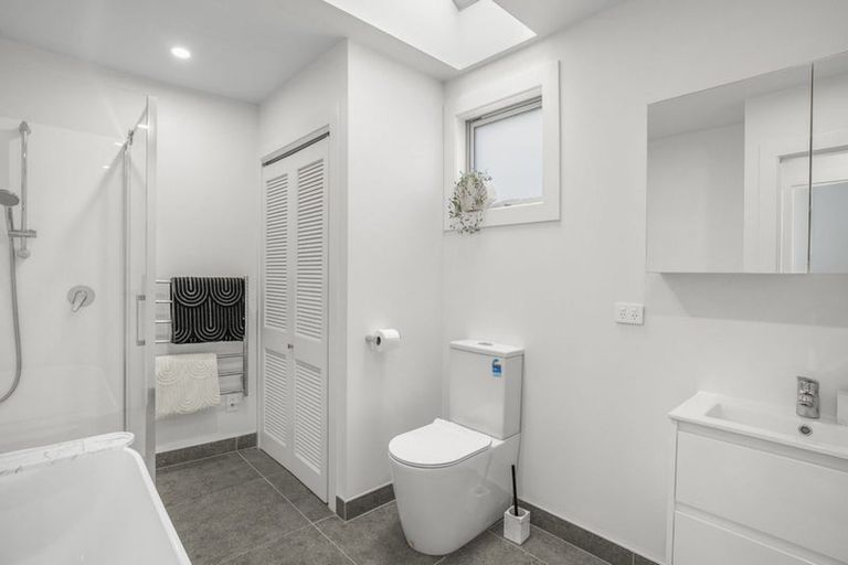 Photo of property in 52a Durham Crescent, Fairfield, Lower Hutt, 5011