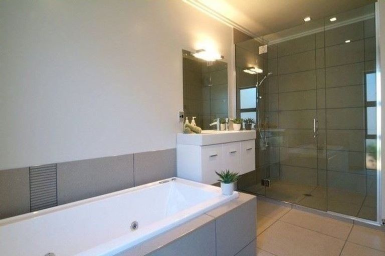 Photo of property in 21 Paeroa Street, Riccarton, Christchurch, 8041