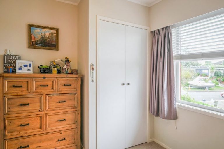 Photo of property in 28 James Evans Drive, Northcote, Auckland, 0627