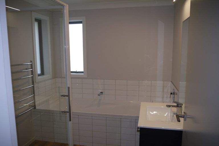 Photo of property in 25 Grumman Lane, Newlands, Wellington, 6037