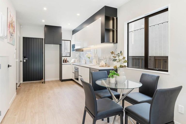 Photo of property in 42 Kiato Lane, Flat Bush, 2019