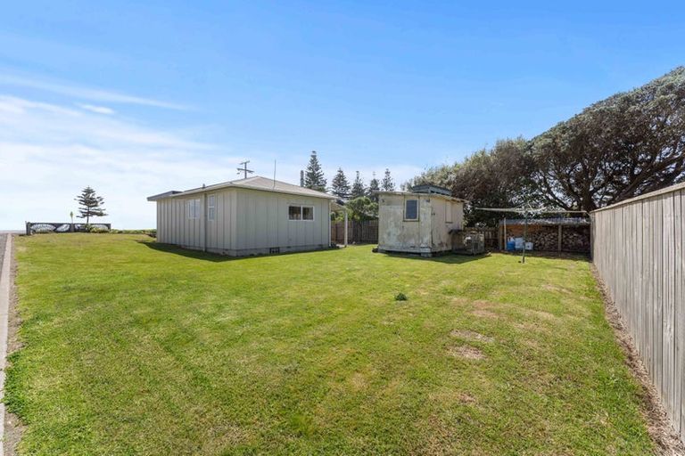 Photo of property in 66a Marine Parade, Otaki Beach, Otaki, 5512