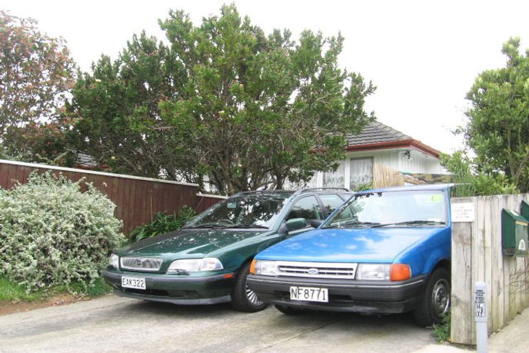 Photo of property in 22 Bassett Road, Johnsonville, Wellington, 6037