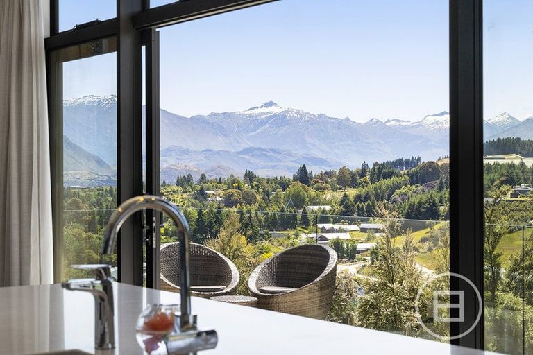 Photo of property in 12 Highfield Ridge, Wanaka, 9305
