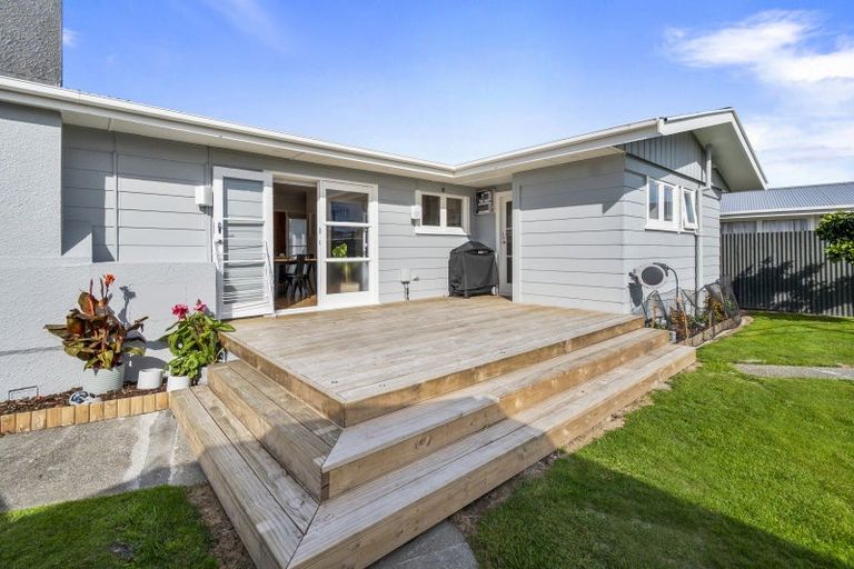 Photo of property in 18 Tararua Terrace, Cloverlea, Palmerston North, 4412