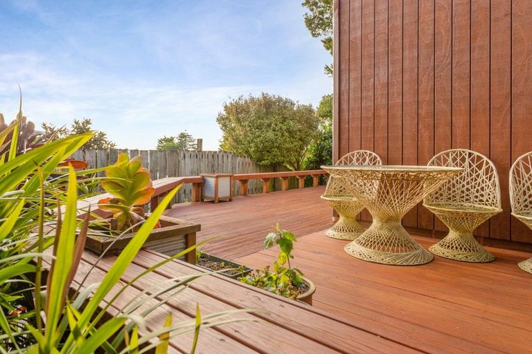 Photo of property in 76h Edmonton Road, Henderson, Auckland, 0612