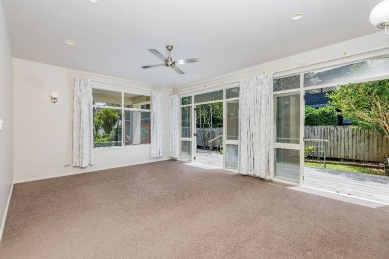 Photo of property in 17 Highwood Grove, Torbay, Auckland, 0630