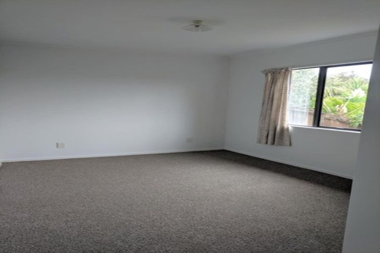 Photo of property in 11 Randal Place, Bayview, Auckland, 0629
