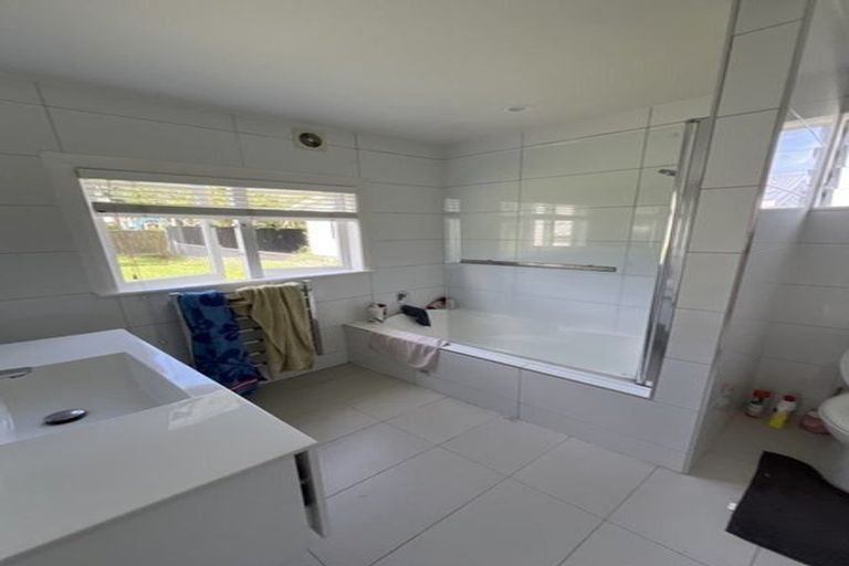 Photo of property in 18 Corrella Road, Belmont, Auckland, 0622