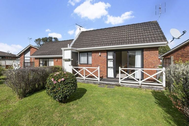 Photo of property in 13 Bellbird Place, Orewa, 0931