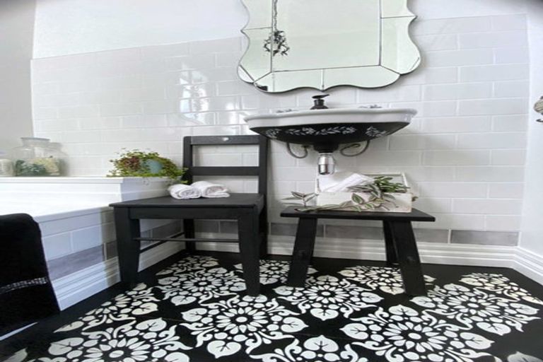 Photo of property in 32 Belt Road, Moturoa, New Plymouth, 4310