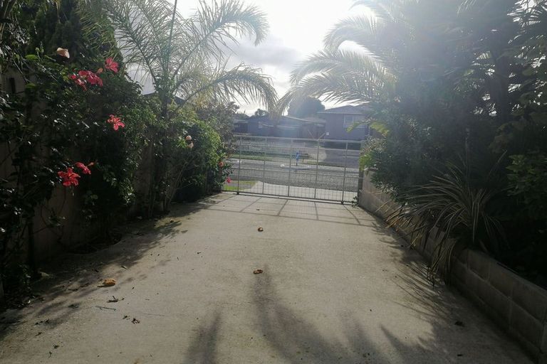 Photo of property in 76 Ferndown Avenue, Papatoetoe, Auckland, 2025