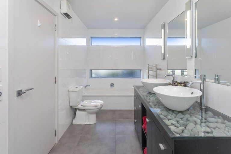 Photo of property in 21 Northwater Drive, Northwood, Christchurch, 8051
