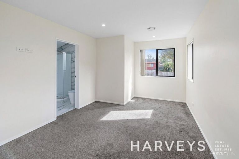 Photo of property in 71a Fruitvale Road, New Lynn, Auckland, 0600
