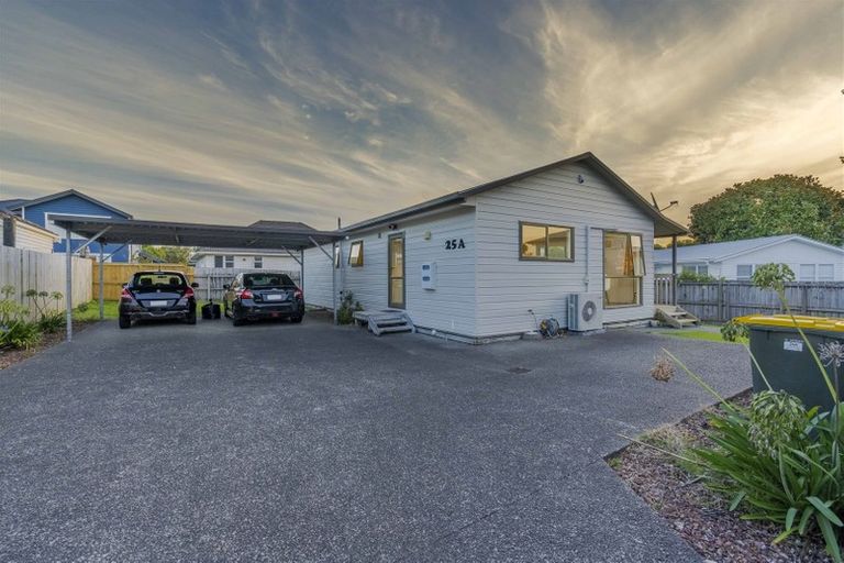 Photo of property in 25a Dawnhaven Drive, Te Atatu Peninsula, Auckland, 0610