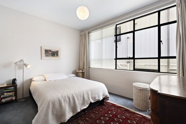 Photo of property in Endeavour Apartments, 12/125u Thorndon Quay, Pipitea, Wellington, 6011