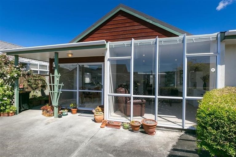 Photo of property in 10 Macalister Place, Miramar, Wellington, 6022