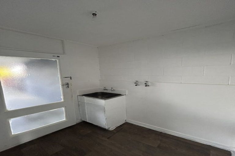 Photo of property in 6 Westmere Place, Takaro, Palmerston North, 4412