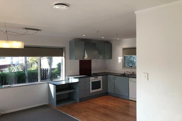 Photo of property in 2/8 Putney Place, Ranui, Auckland, 0612