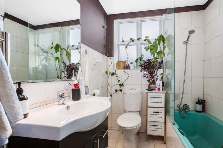 Photo of property in Harbour View Apartments, 147 Ohiro Road, Brooklyn, Wellington, 6021