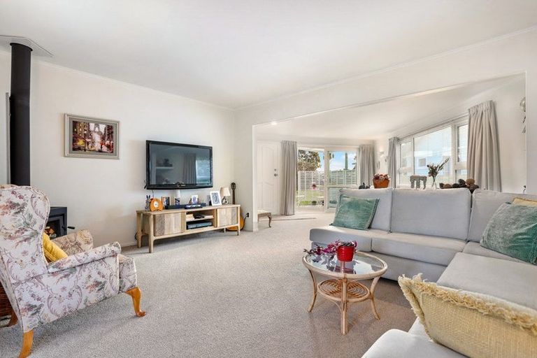 Photo of property in 89 Gloria Avenue, Te Atatu Peninsula, Auckland, 0610