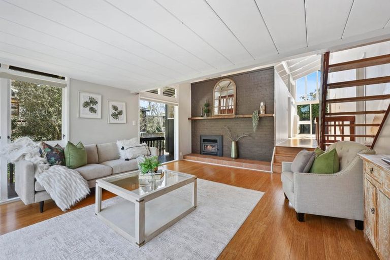 Photo of property in 11 Micawber Place, Mellons Bay, Auckland, 2014