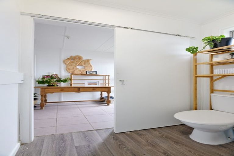 Photo of property in 3 Statesman Street, Henderson, Auckland, 0612