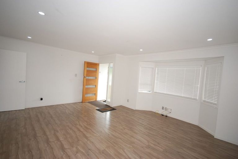 Photo of property in 36 Lendenfeld Drive, Papatoetoe, Auckland, 2025