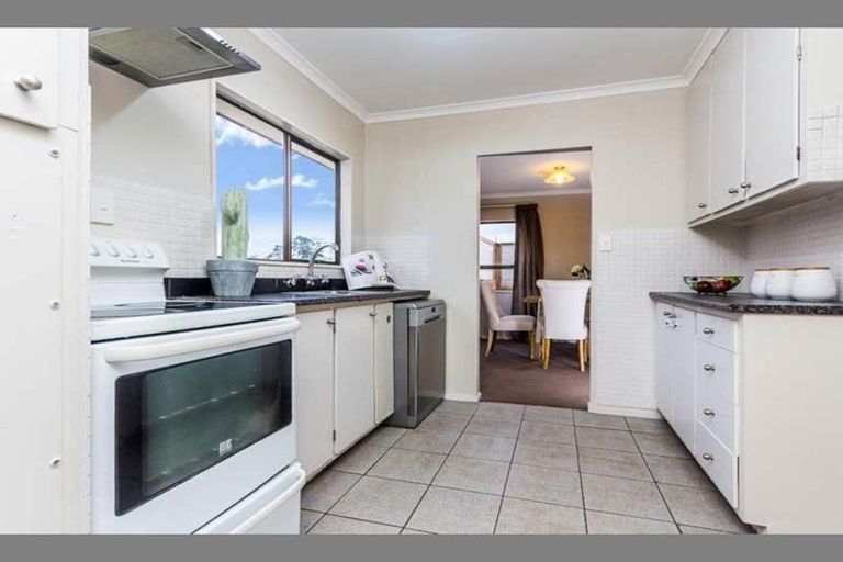 Photo of property in 148 Aviemore Drive, Highland Park, Auckland, 2010