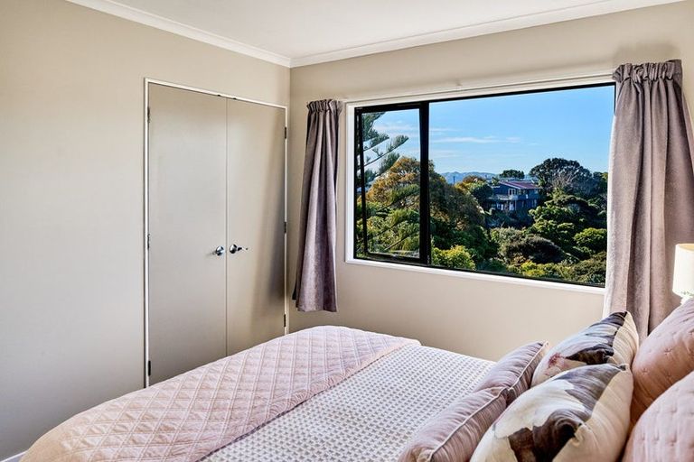 Photo of property in 3 Makora Grove, Paremata, Porirua, 5024