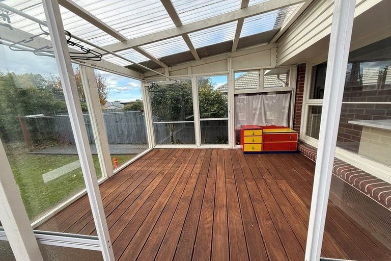 Photo of property in 33 Acacia Avenue, Upper Riccarton, Christchurch, 8041