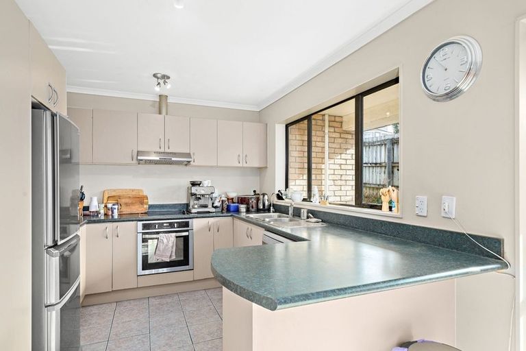 Photo of property in 25 Killygordon Place, Massey, Auckland, 0614