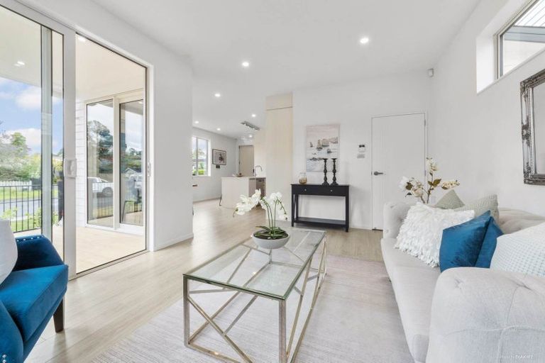 Photo of property in 25a Scarlet Drive, Ranui, Auckland, 0612