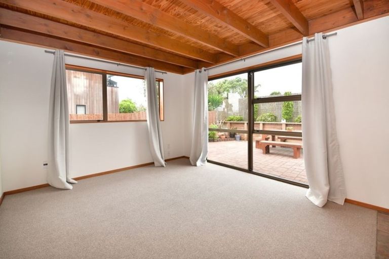 Photo of property in 57 Marellen Drive, Red Beach, 0932